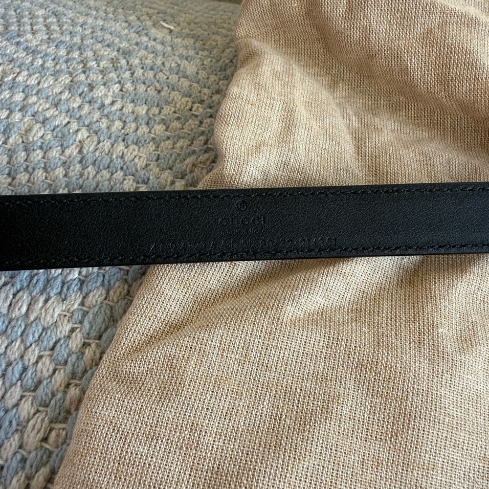 Gucci Black Leather Belt with light gold tone double G with Box/Gucci gift bag - Picture 8 of 8